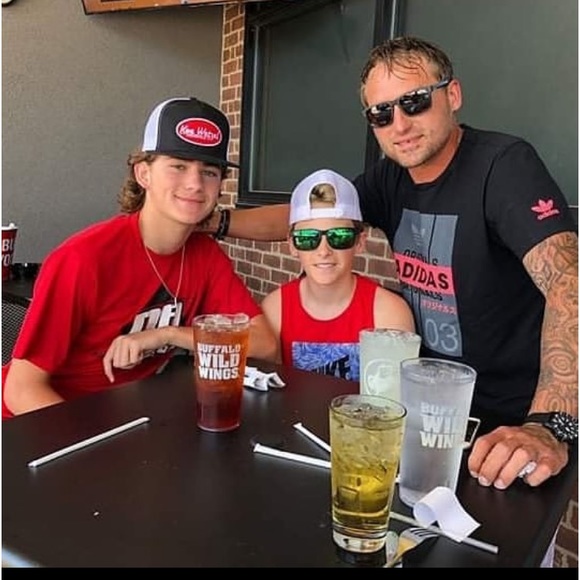 Meet your Posher, Cale - Picture 1 of 1